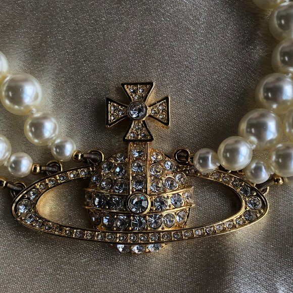 Vivienne Westwood Three Row Pearl Bas Relief Choker - Picture 4 of 5
